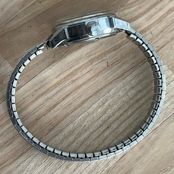 Benrus Ladies Watch Rare Vintage Mechanical Winding 17 Jewels Stretch Bracelet - Picture 6 of 9